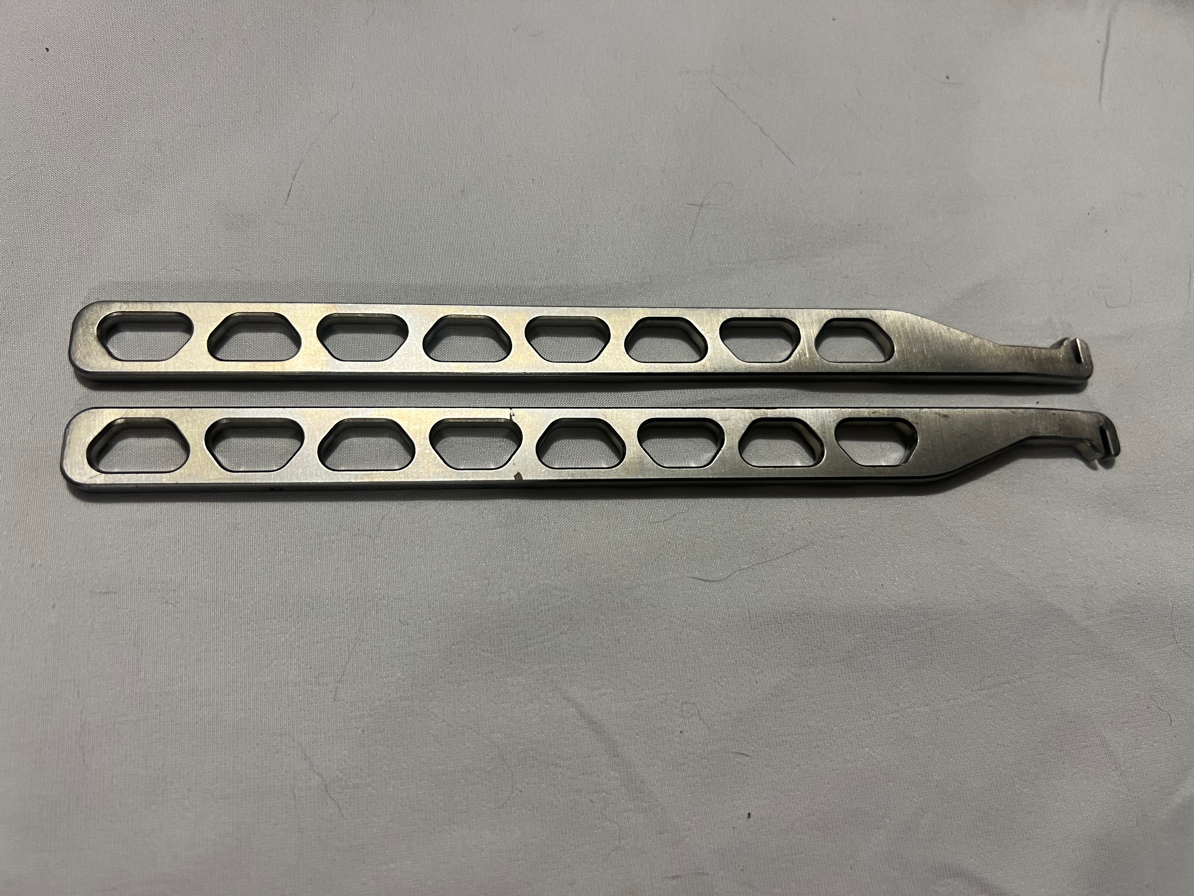 2883-07-100 Right & Left Cross Connector Bending Irons US1332